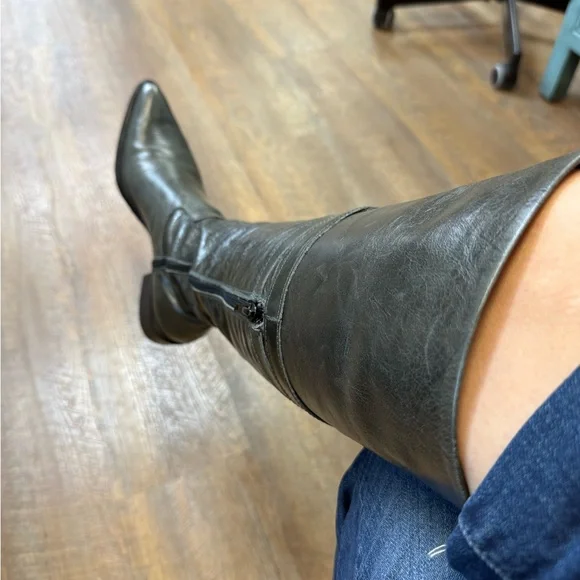 Davos Gomma Italian made knee high boots. Sz 8 - Picture 3 of 8